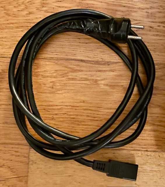 Akai S900 - Gotek, dobry wyświetlacz, uszy