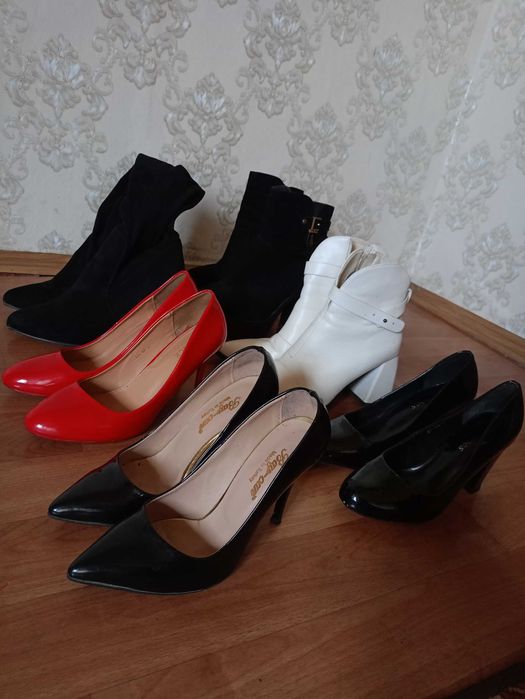 Жіночі туфлі, та інше взуття
