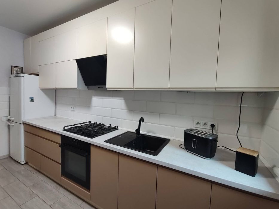 Квартира з меблями і технікою |