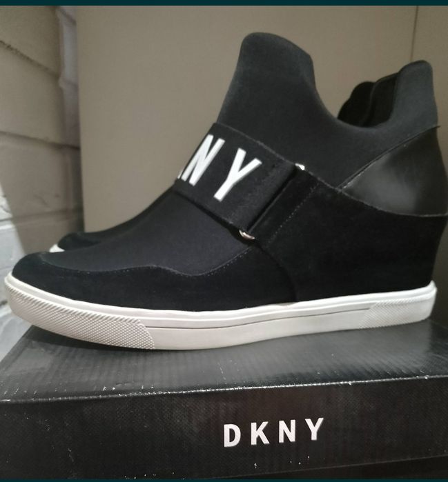 Sneakersy DKNY 42.5