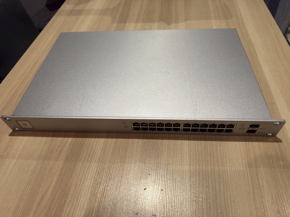 Switch Ubiquiti US-24-250W uszkodzony