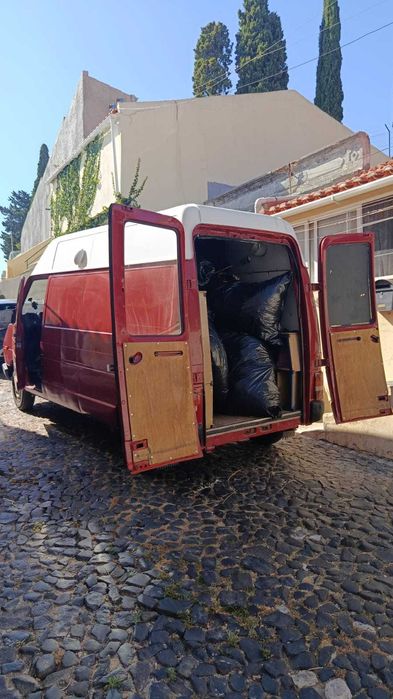 Transporto tudo que couber na carrinha desde que combinado!  (Preço fixo)