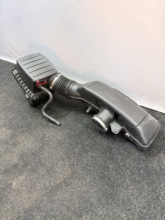 Корпус повітряного фільтру в зборі на Jeep Grand Cherokee WK2 5.7