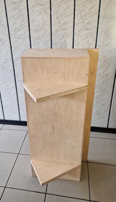 Sklepowe stojaki na wino