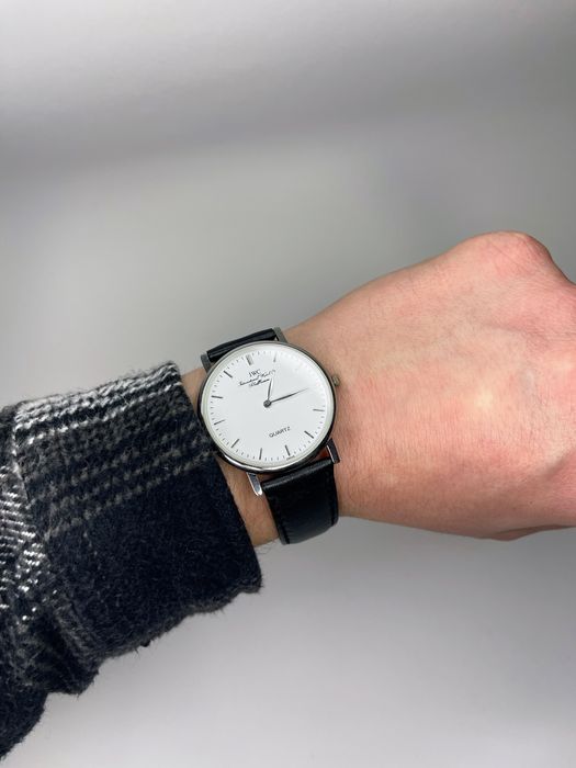 Кварцевий годинник в стилі IWC