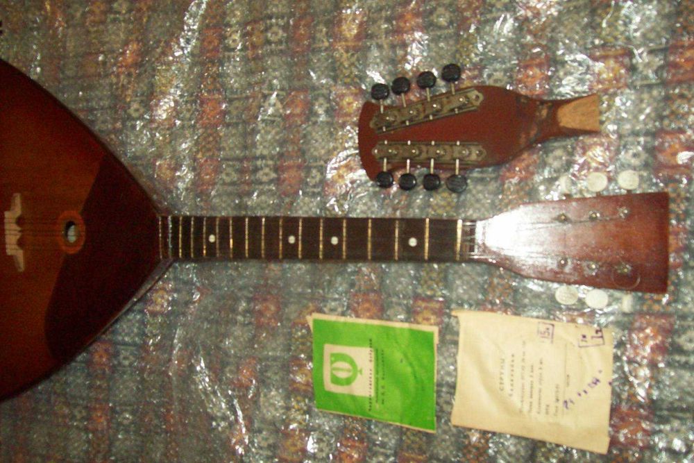 Народнцй инструмент БАЛАЛАЙКА