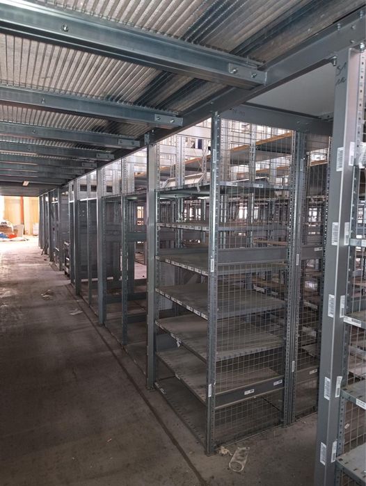 Regały półkowe Schäfer system R 3000 240 mb. w czterech rzędach regały magazynowe