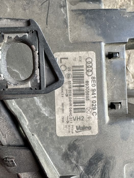 Фара передня ліва Audi A4 B6 Ауді А4 Б6