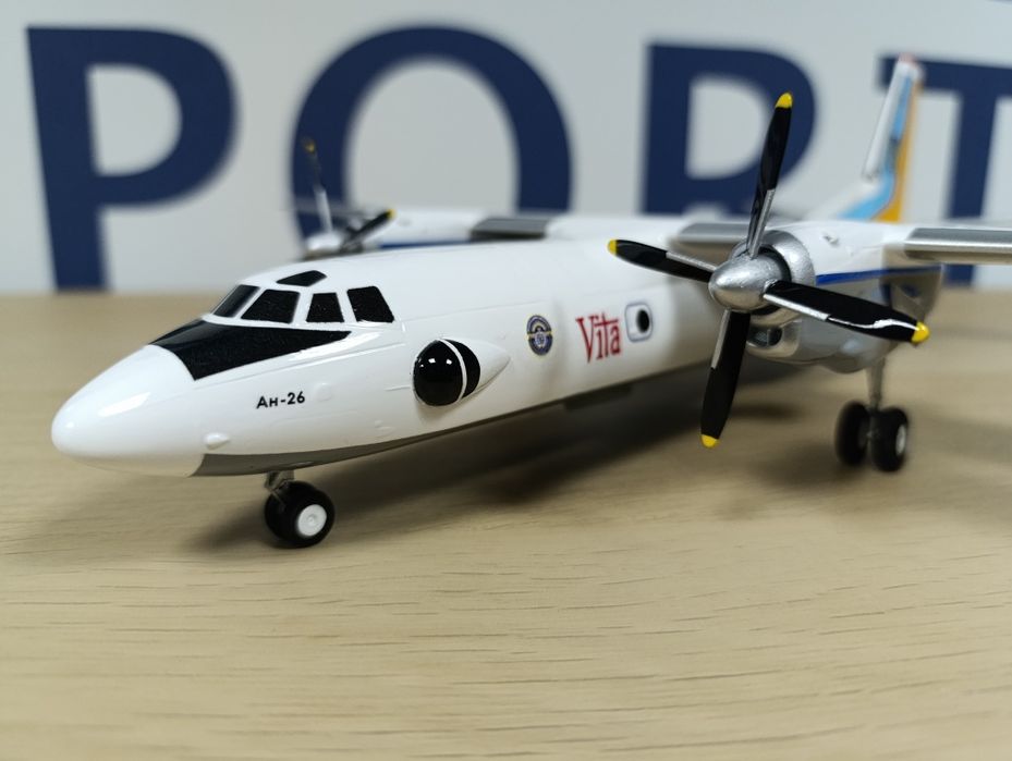 Ан-26 VITA Рятунчик , "21 ЗСУ, Літак-  масштабі 1:72 (40 см). Преміум