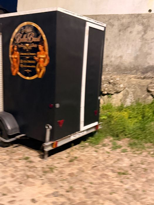 Atrelado loja móvel