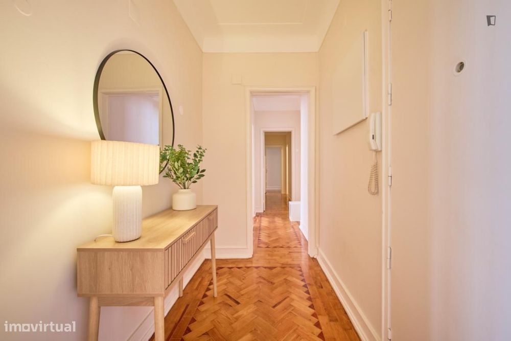 Quarto - localizado em Arroios Lisbon