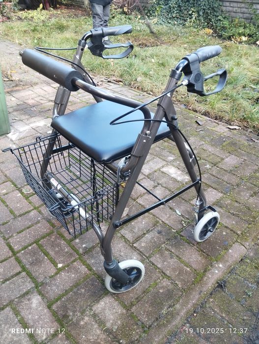 Nowy balkonik chodak składany z siedziskiem i koszem ma zakupy