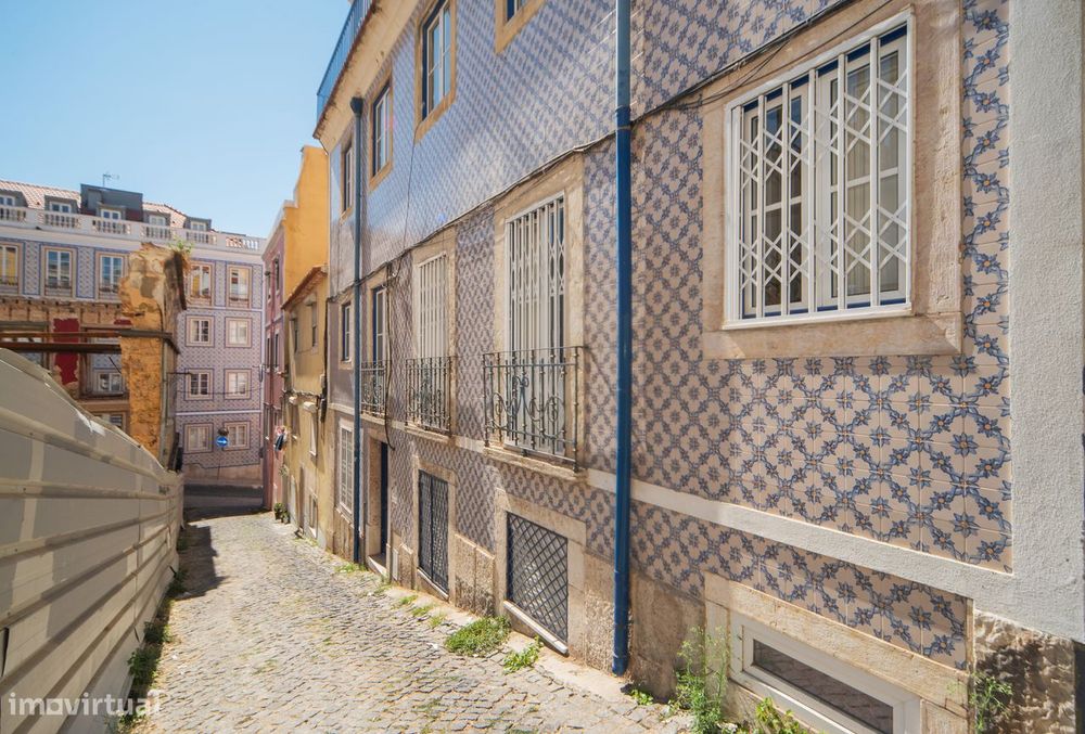 Apartamento T2+1 com cave e espaços adicionais na Tv. Nazaré, Lisboa