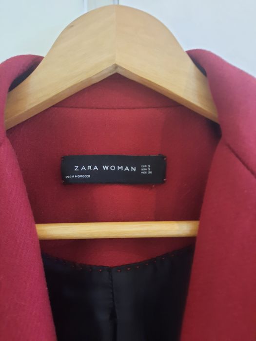 Sobretudo vermelho de fazenda da Zara
