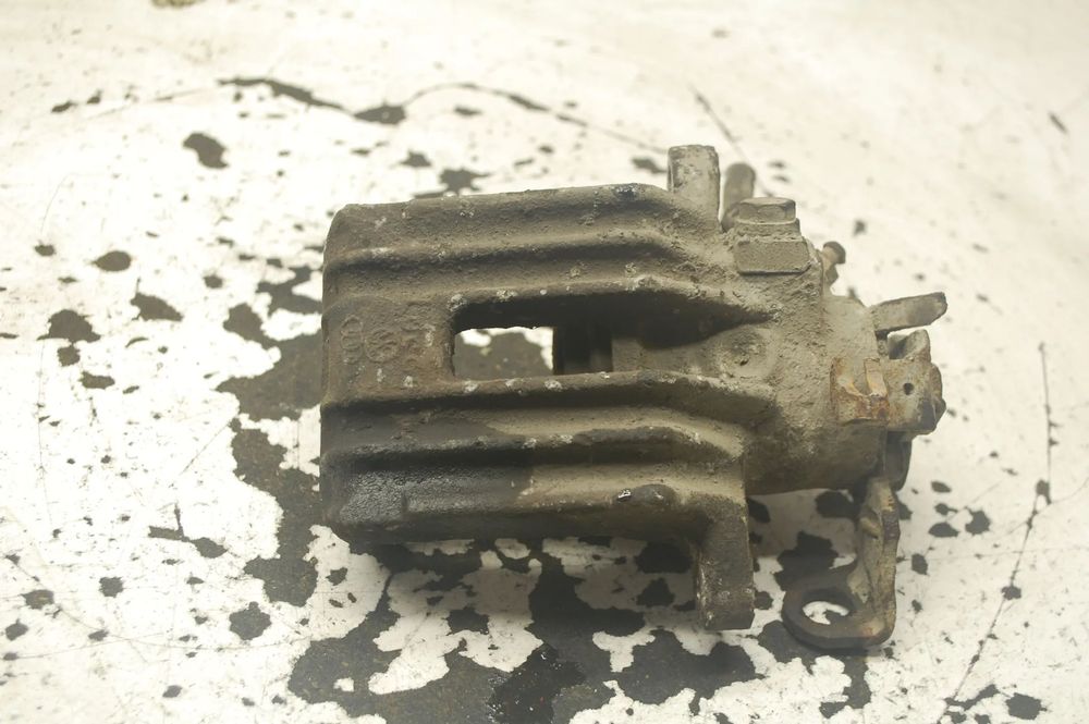 ZACISK HAMULCOWY LEWY PRAWY TYŁ TYLNY LUCAS 38MM SEAT TOLEDO II LEON I VW PASSAT B5GOLF IV BORA AUDI A3 8L SEAT LEON I