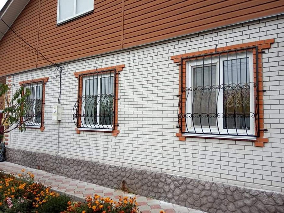 Решетки на окна,двери,балкон.Кованые или сварныеДоставим,установим.