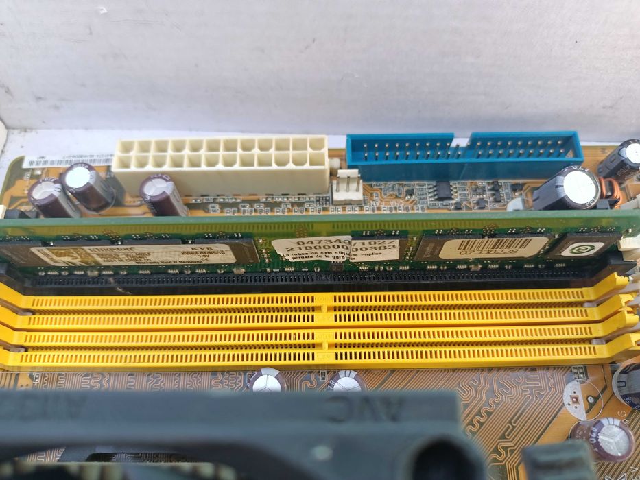 Материнська плата Asus M2N-MX SE Плюс модуль оперативної пам'яті Kingston ValueRAM