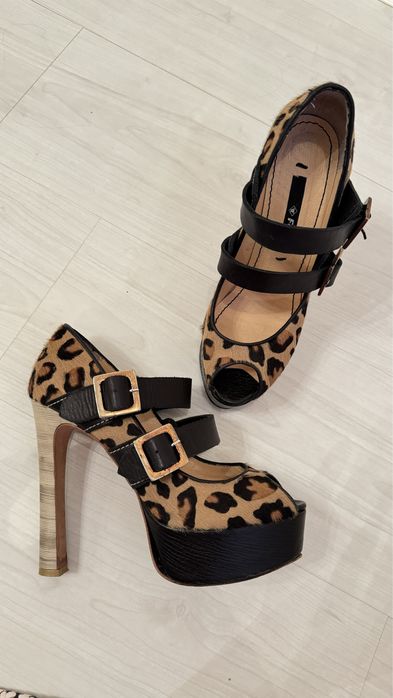 Босоніжки шкіряні, прям дуже стильові