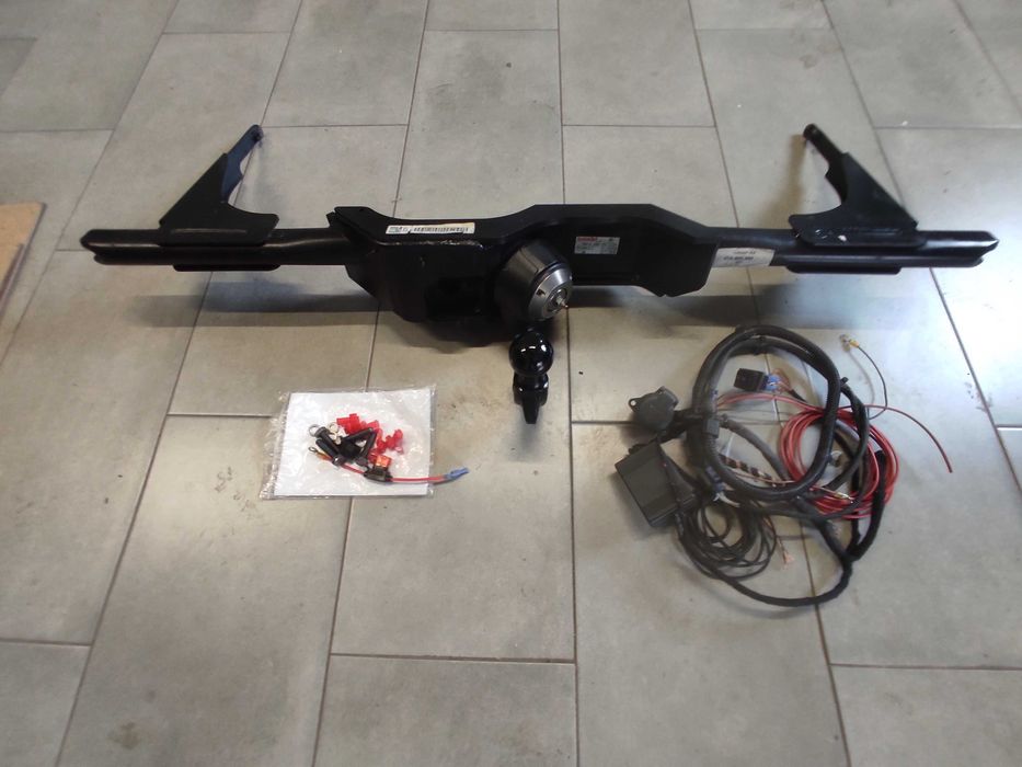 Oryginalny elektryczny Hak holowniczy VW Touran III 15- moduł komplet