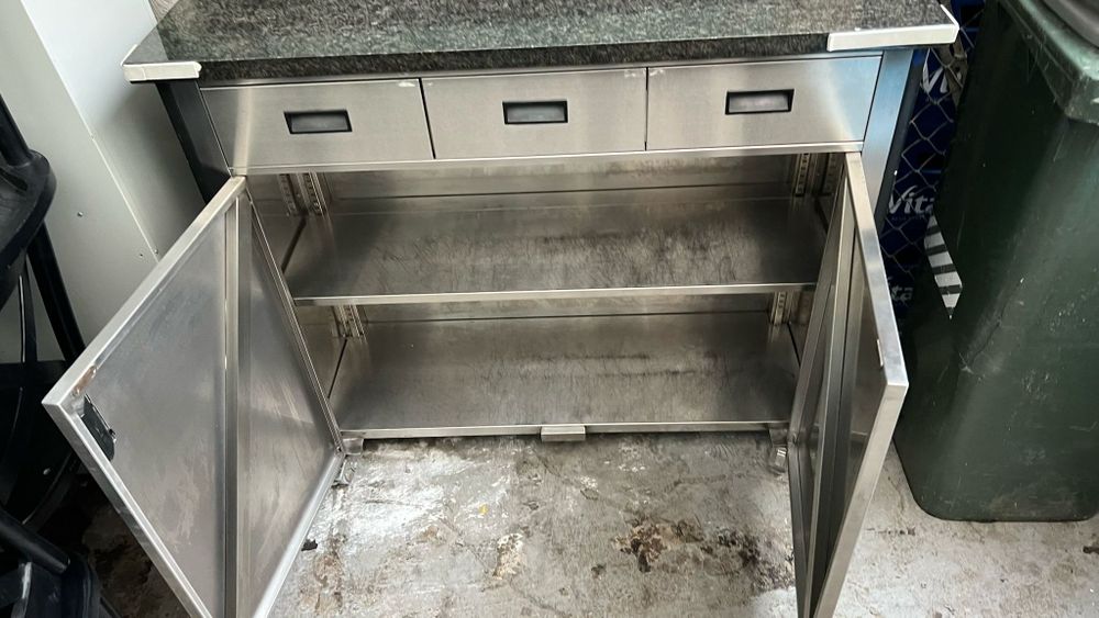 Armário metálico com mármore para Restaurante