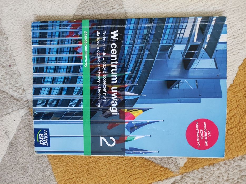 Książka "W centrum uwagi 2" do klasy 2lo/tech