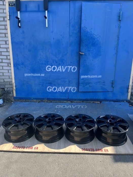 Goauto диски 5/127 5/130 r17 et55 7,5j dia71,6 як нові чорний глянець