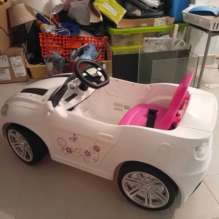 Carro menina passeio