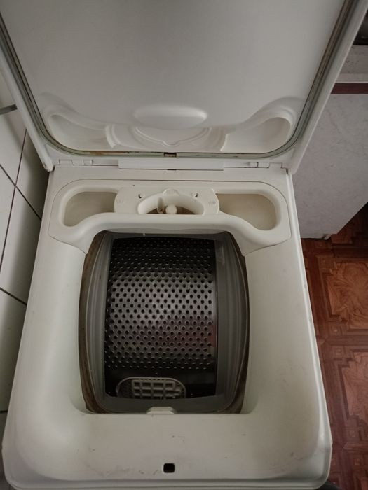 Пральна машинка zanussi