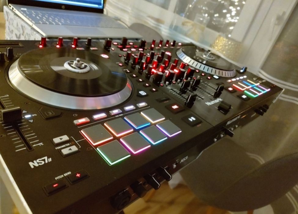 Kontroler konsola dj numark ns7II