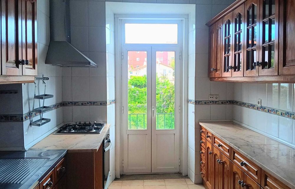Excelente apartamento T2 no centro de Alcântara