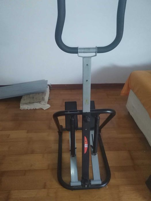 Maquina Step + aparelho abdominais