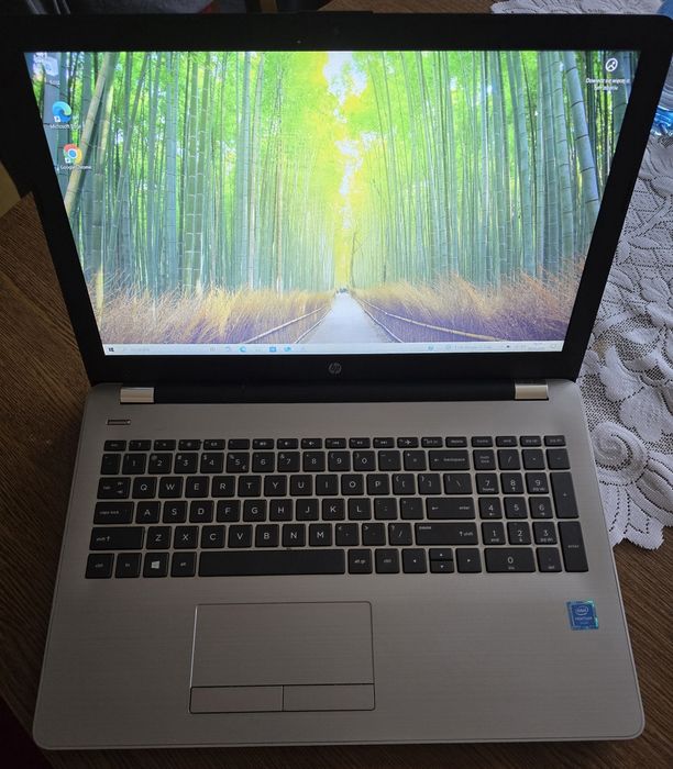 Laptop HP 250 G6 256 GB 4GB Ram Win 10 Bardzo Dobry Stan Torba