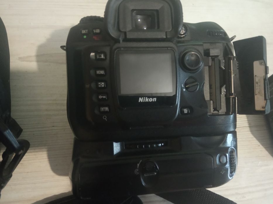 Nikon d100 камера комплект зарядне