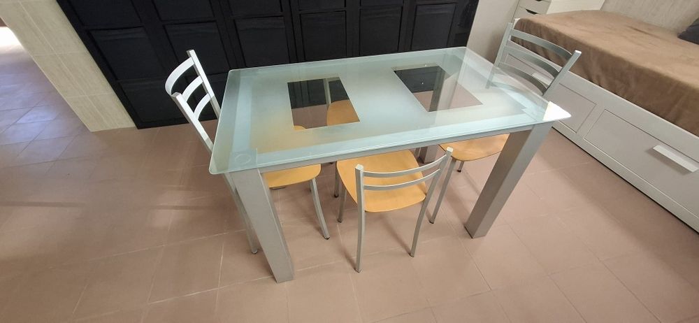 Conjunto mesa de cozinha e 4 cadeiras