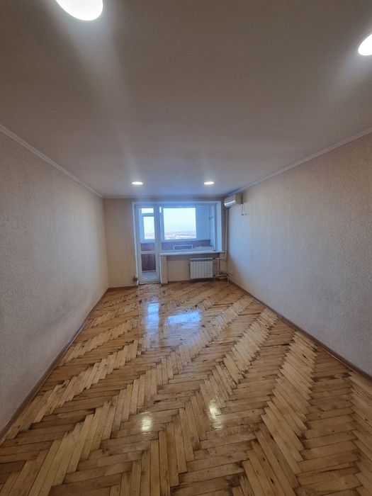 Продам видову велику 1 ком. Квартиру в центрі Хортицького району