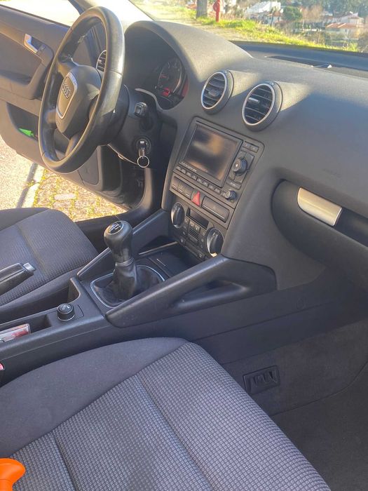 Audi A3 1.9 TDI SportBack (com rádio display + GPS)