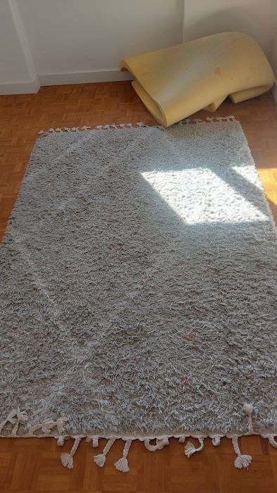 Carpete bege e branca