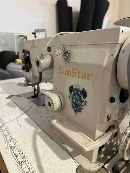 Промышленная швейная машина Sun Star KM-560B в комплекте со столом