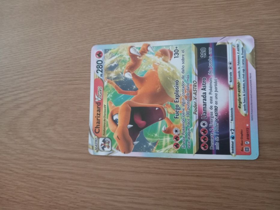 Carta pokemon charizard V-ASTRO
