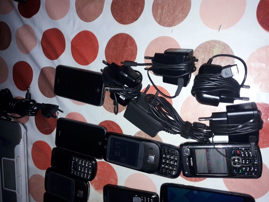 Vendo vários telemóveis e um Magalhães 1.