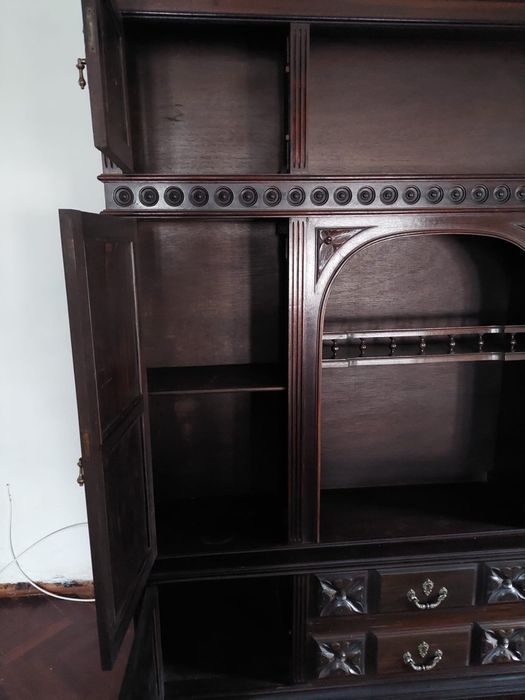 Móvel de sala em mogno