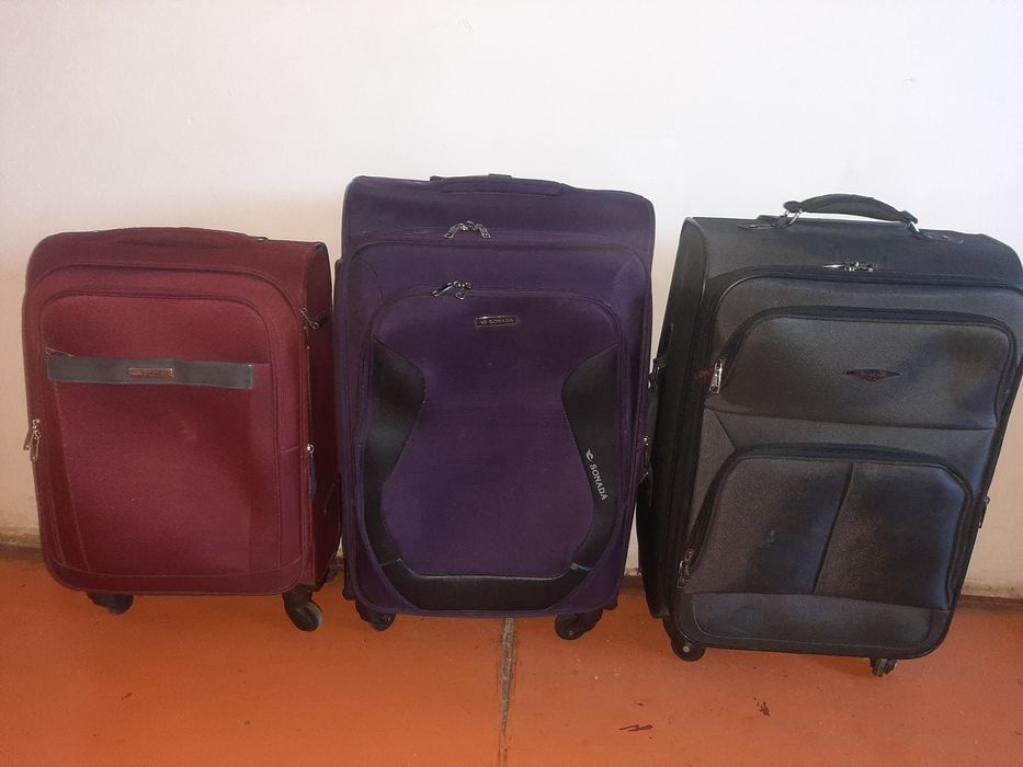 Продам чемоданы 900грн