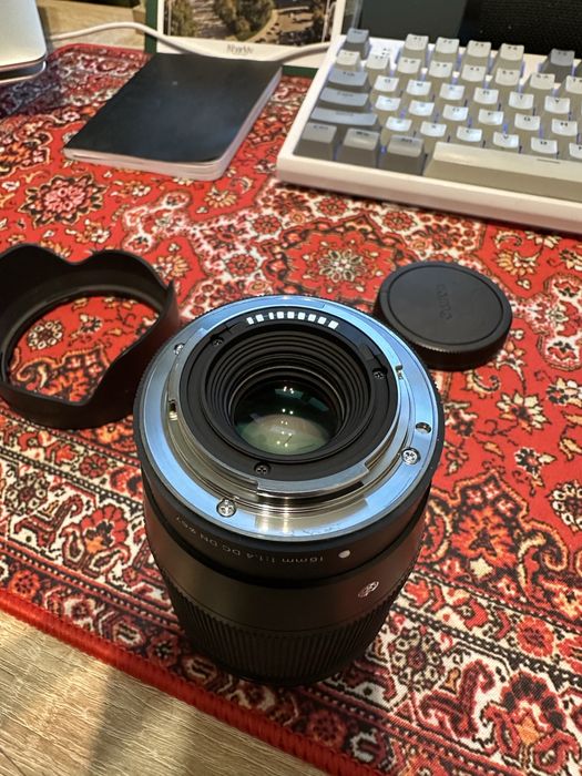 Продам Об'єктив Sigma AF 16mm f/1,4 DC DN C  (EF-M)+ адаптер з EF>RF
