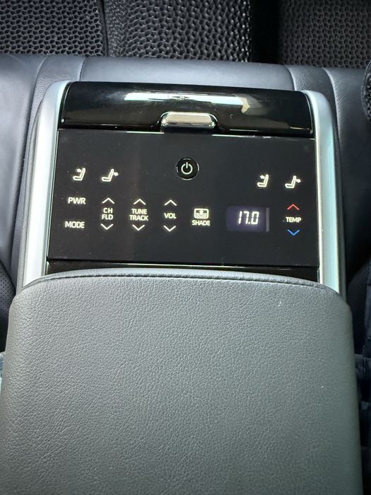 Продам офіційну Toyota Camry Hybrid 2019 року у максимальній комплектації Premium Plus