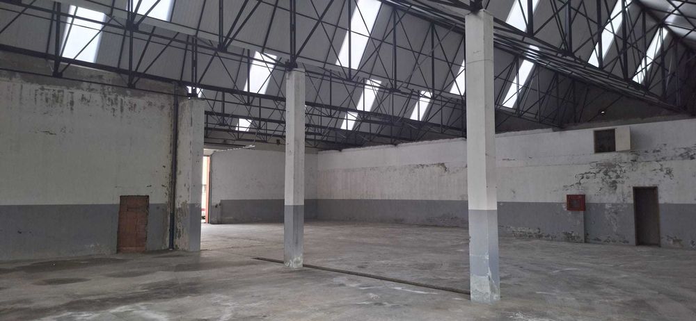 Pavilhão industrial / Armazém