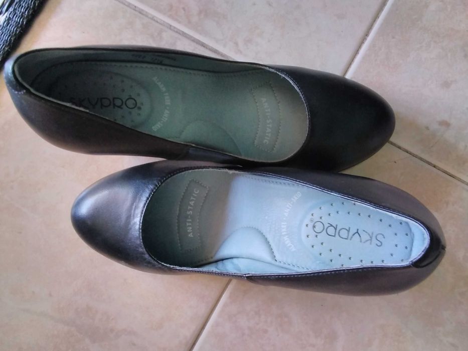Sapatos de hospedeira de bordo. Oportunidade, estão como novos.