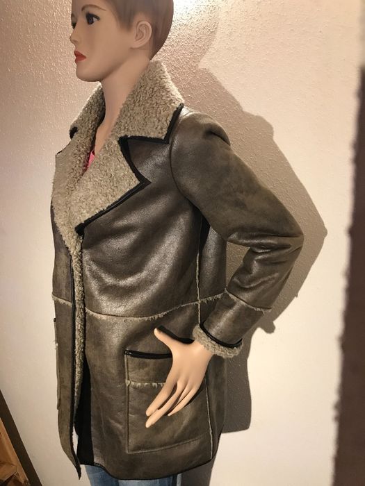 Kurtka prosta klasyczny krój okazja!