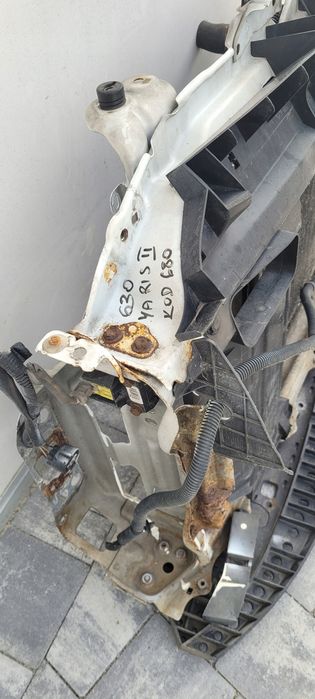 pas przedni kompletny toyota yaris ii 1.0 1.3