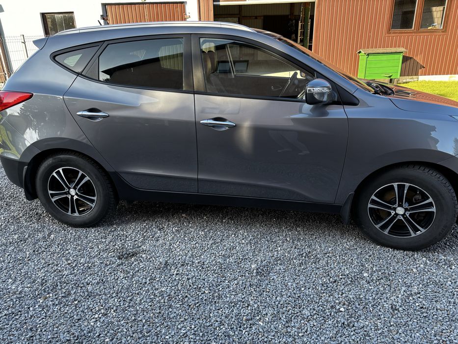 Hyundai IX35 2.0 Crdi 4 WD doinwestowany komplet opon zima lato na alufelgach