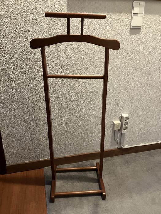 Cabide de pe em madeira 106 cm altura